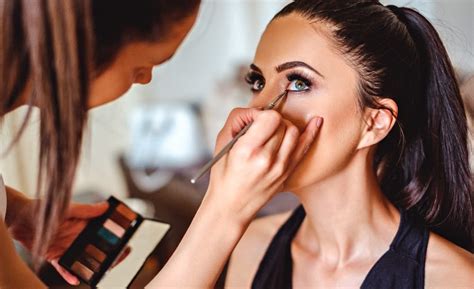 Ultimate Guide: How To Become A Mobile Beautician .